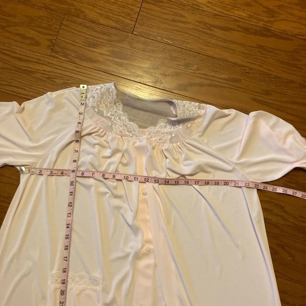 70s Vintage Pastel Pink Robe Floral Lace Satiny Button down front Size M